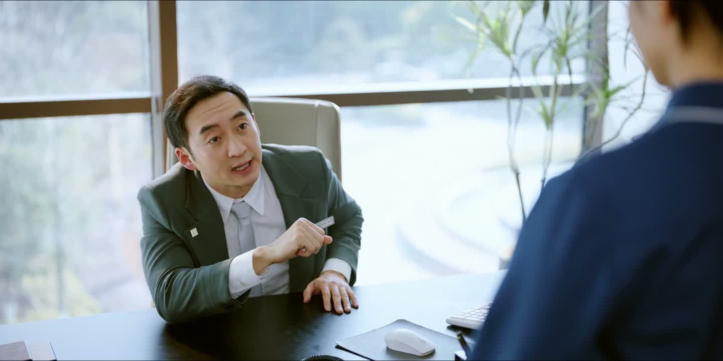 你就把开除员工的名单亮给他看