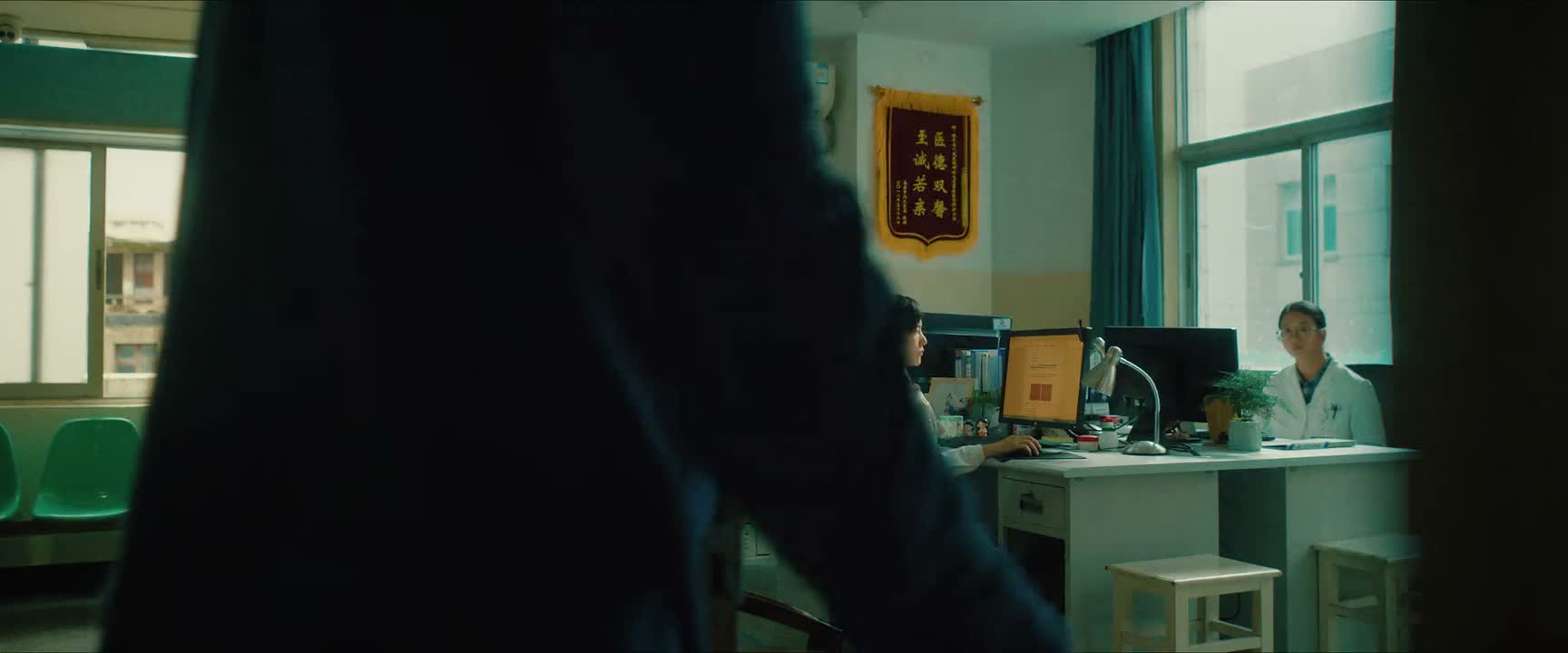 请问章雪医生在吗