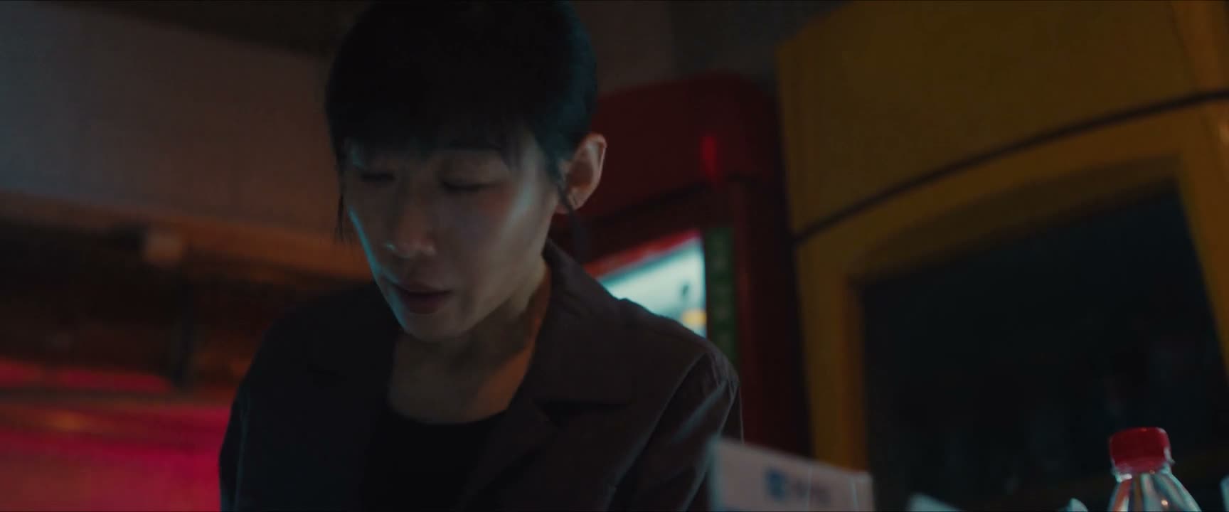 我给那谁打电话让她查一下