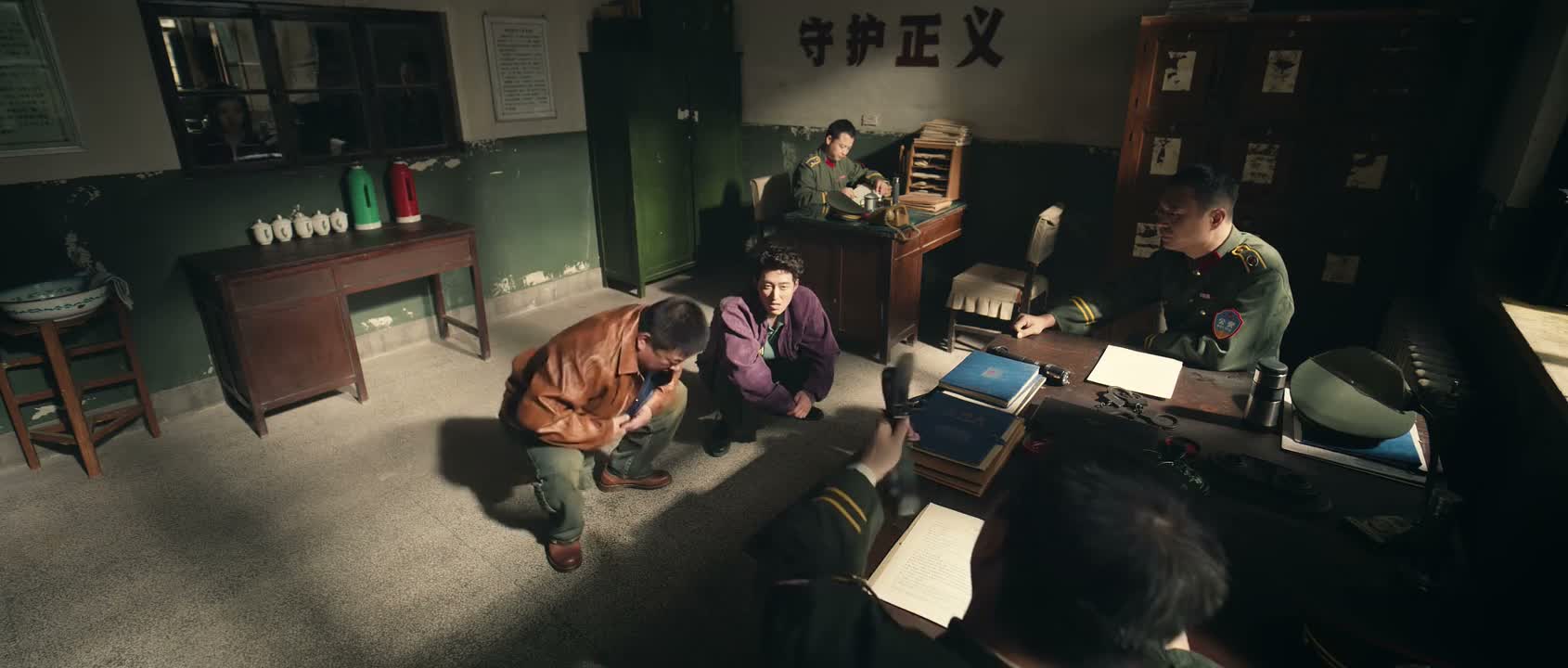 我呢 最近发胖了 蹲下
