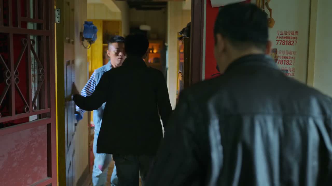 半天不开门 磨叽什么呢