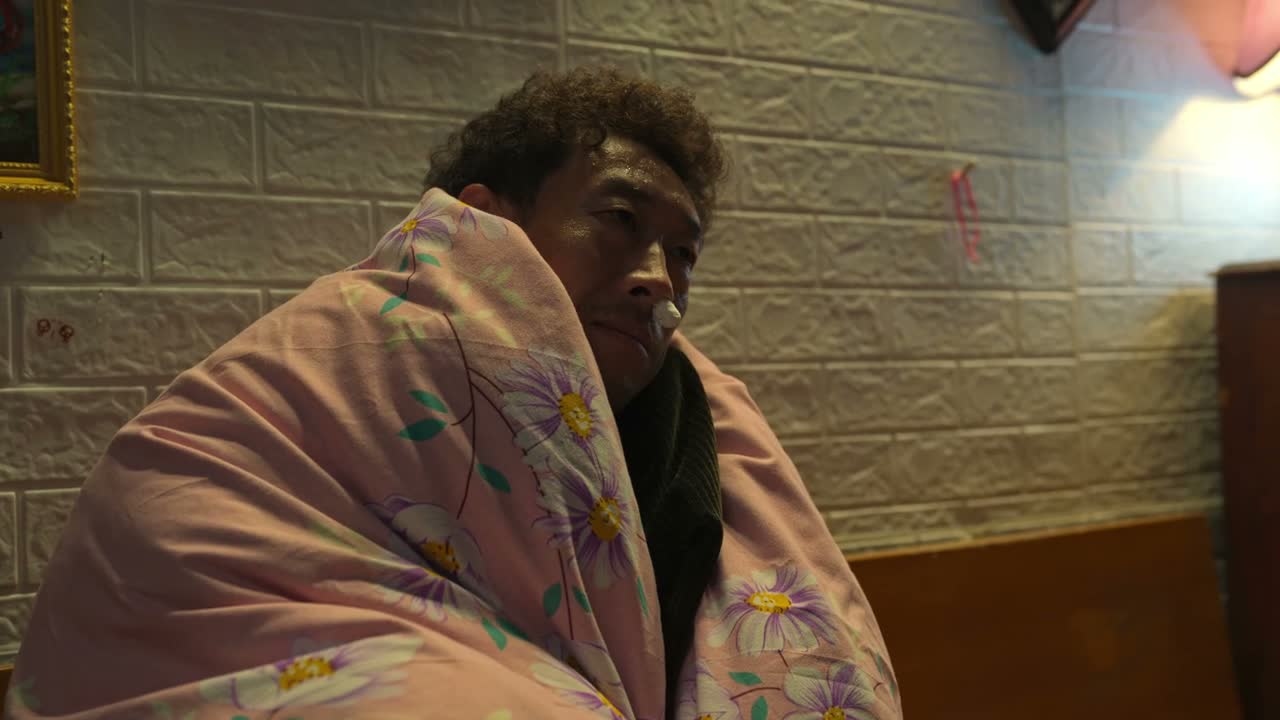 被一个二五仔给坑了