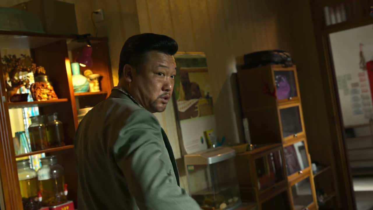 走时把那电视给我砸了