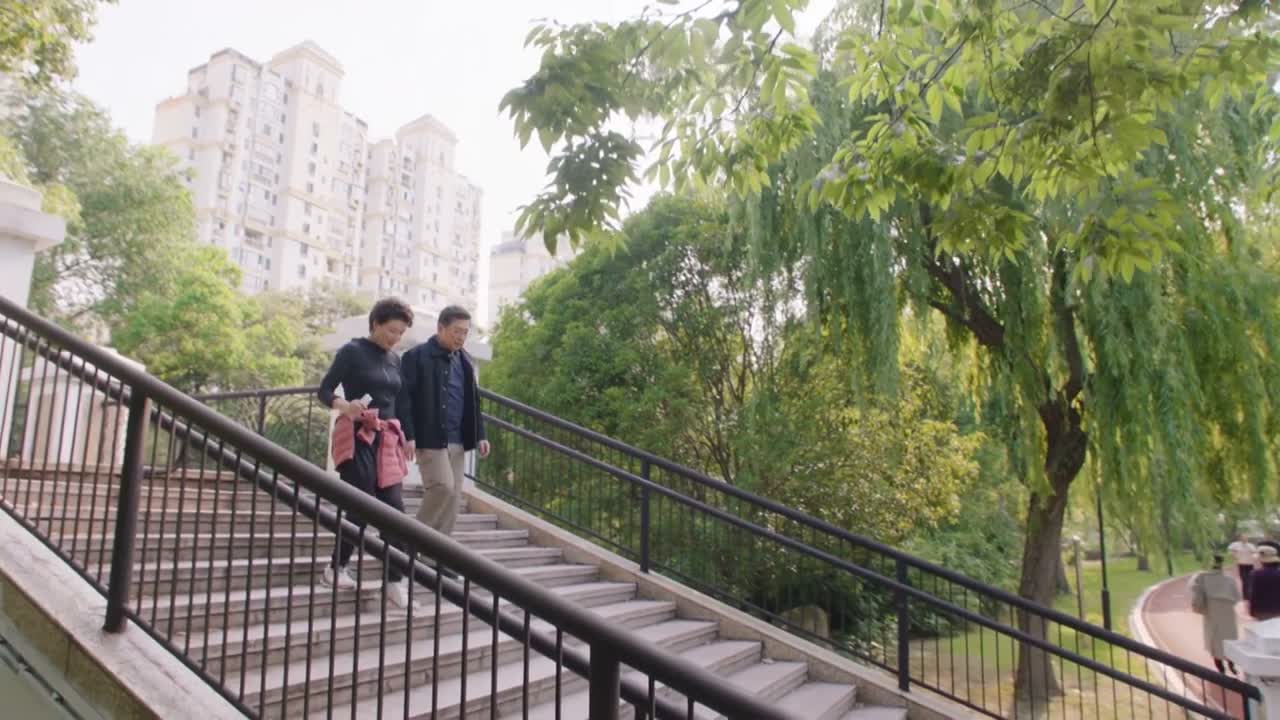 成了一个普通的朋友