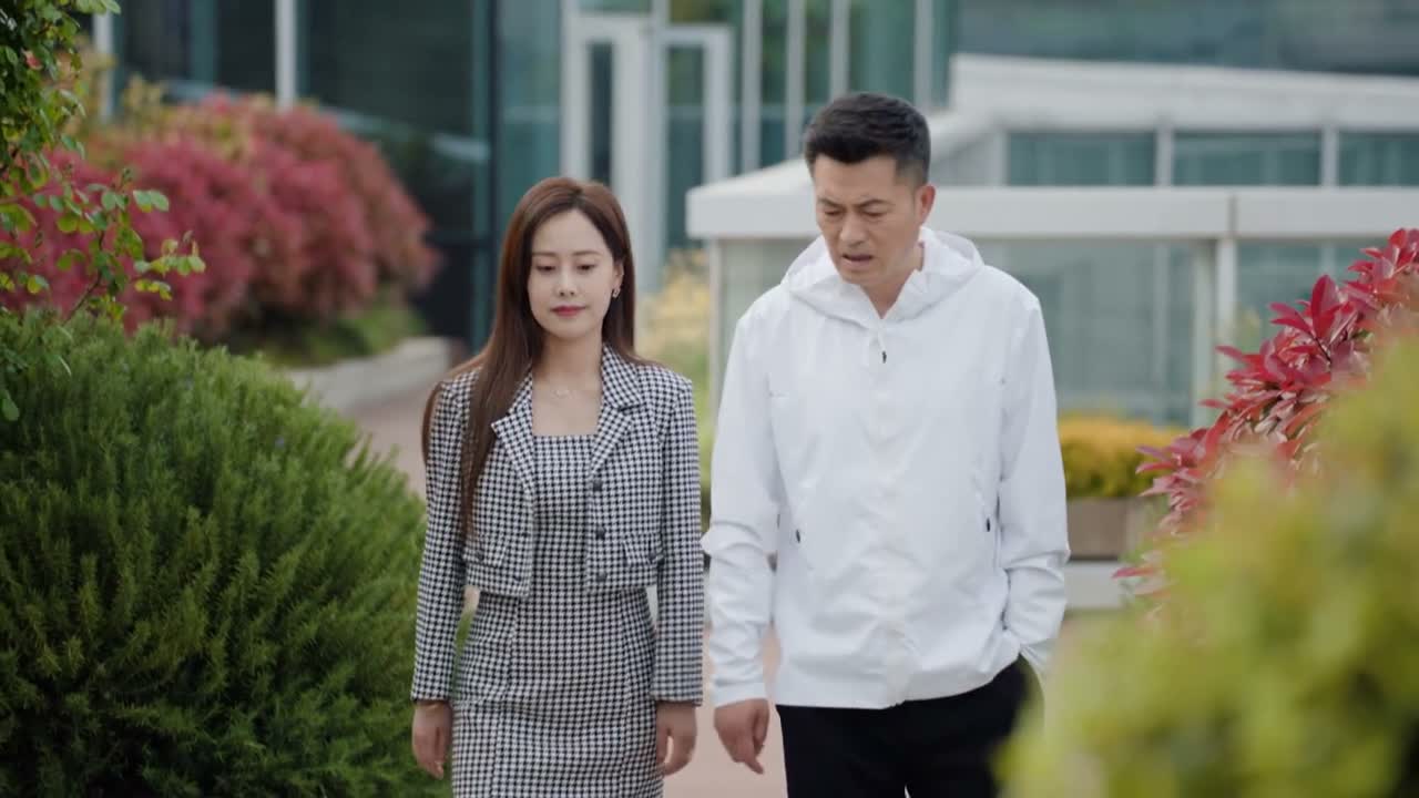 她可是汪若海的前女友啊