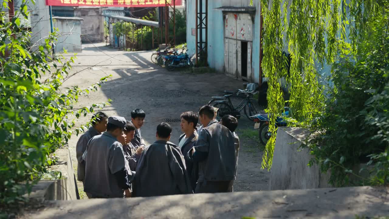 没个深浅呢 干活