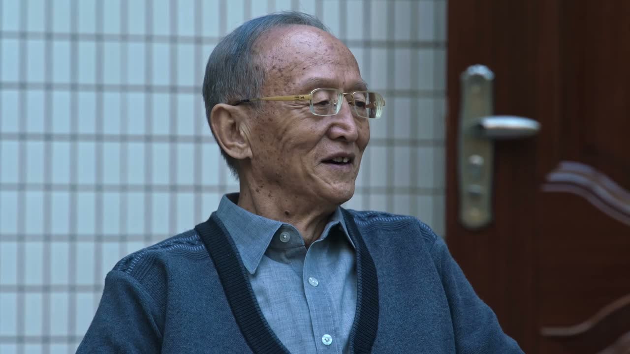 您一走路差点没滑倒