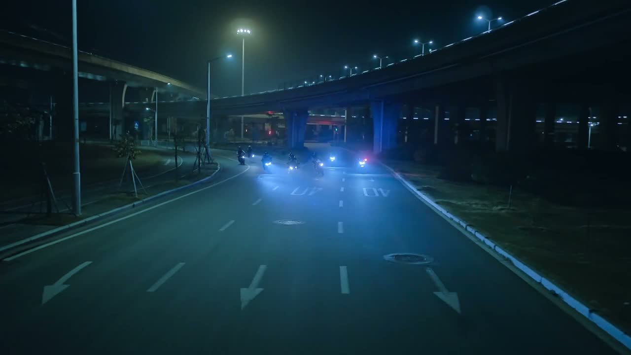请立刻靠边停车