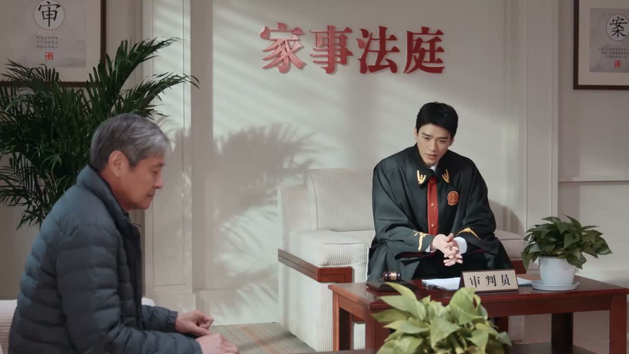 理由是什么 我欠她的