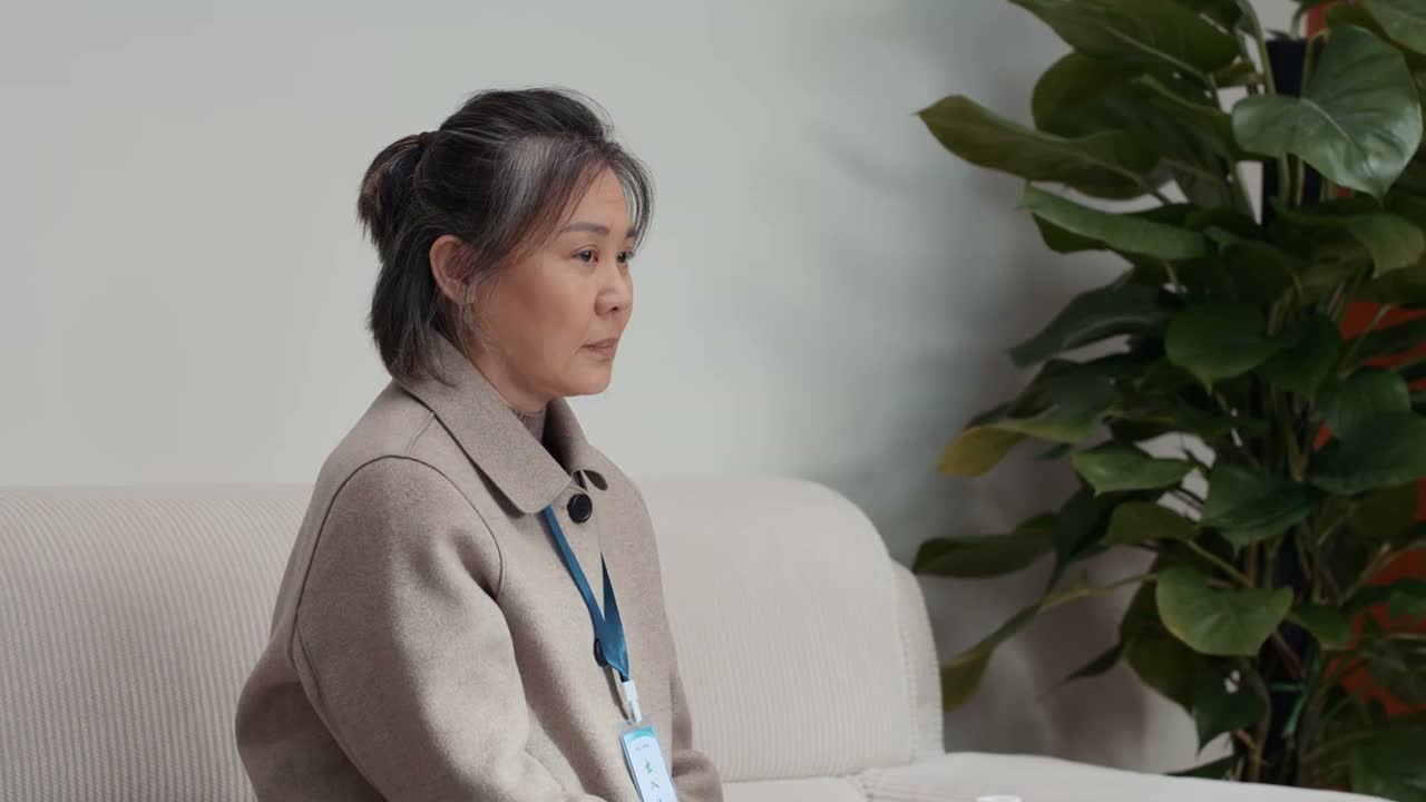 人都快冻僵了
