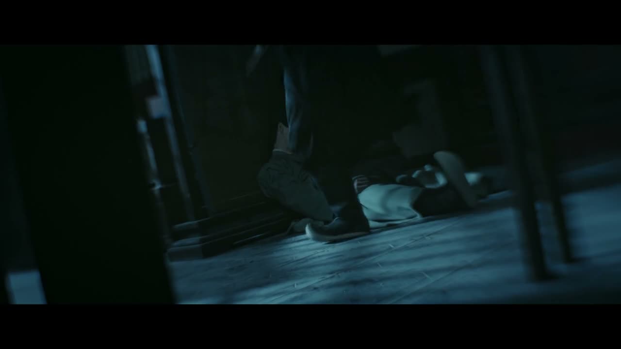 凶手从后窗翻出