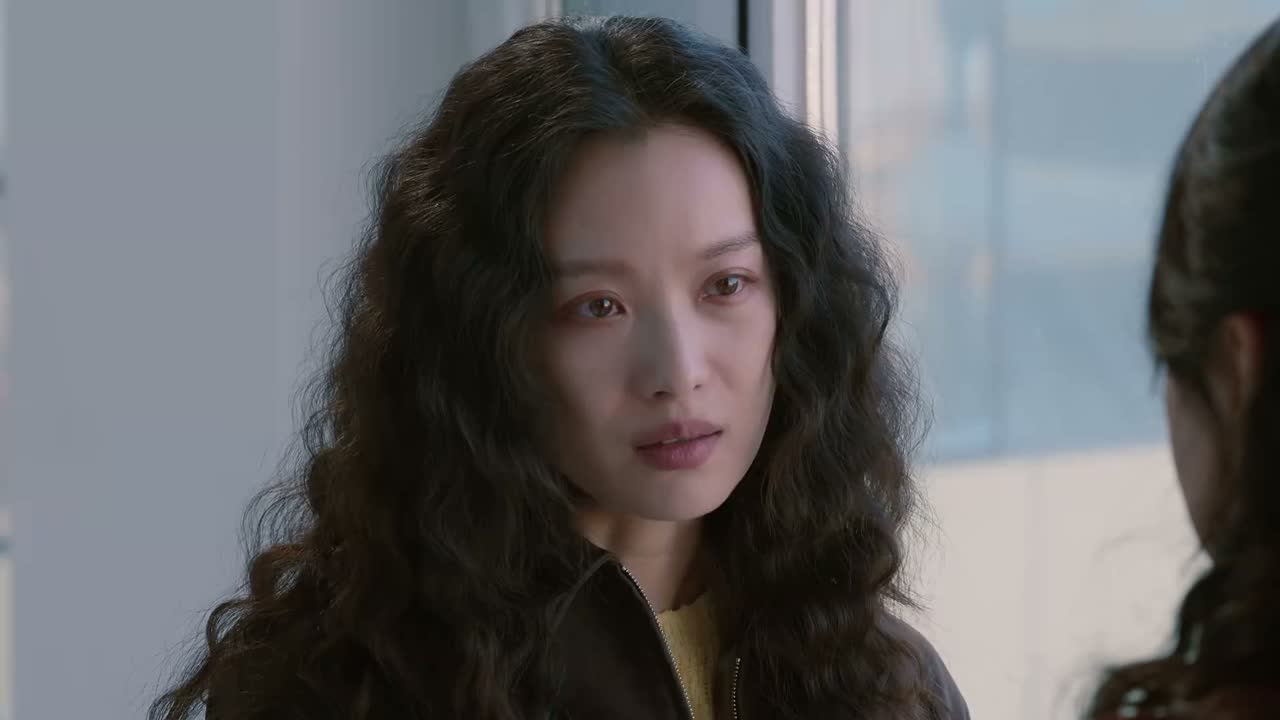 你就给她一件病号服