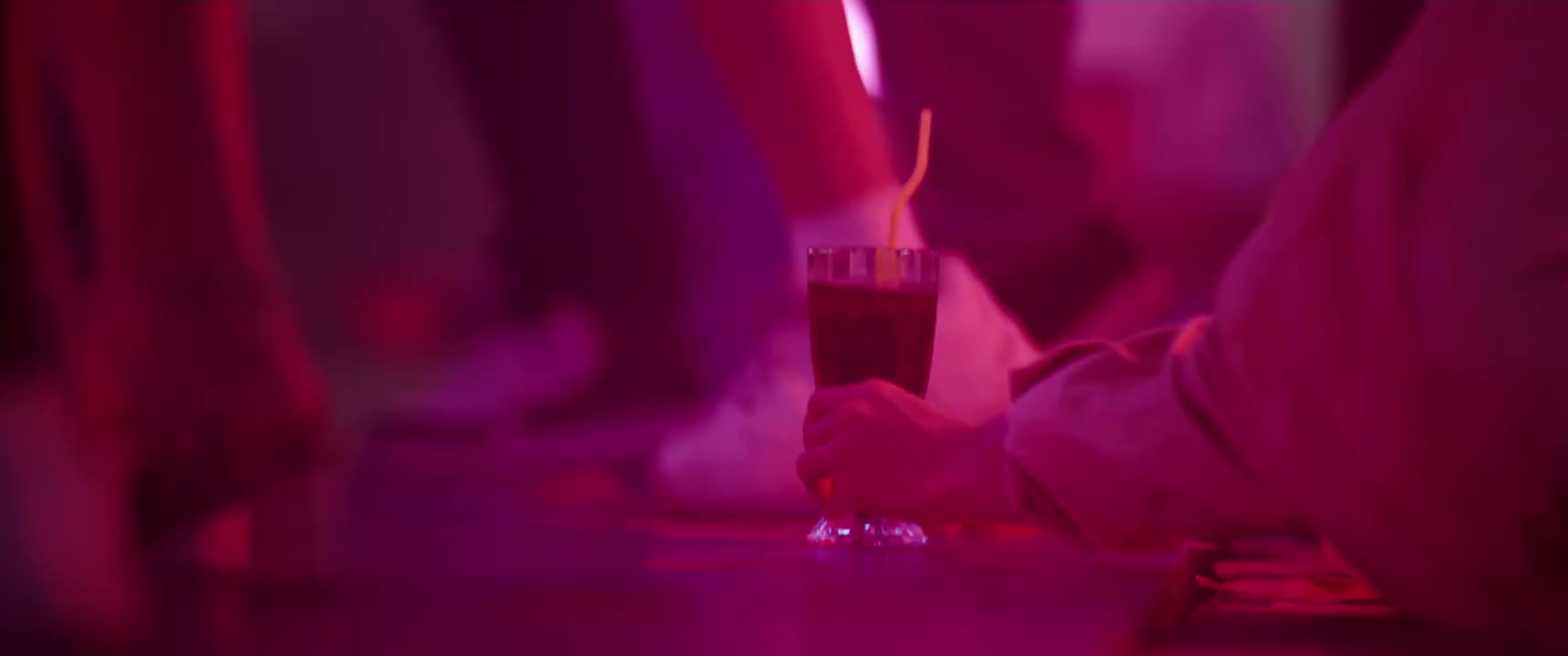 来 在这儿喝一个 走一个