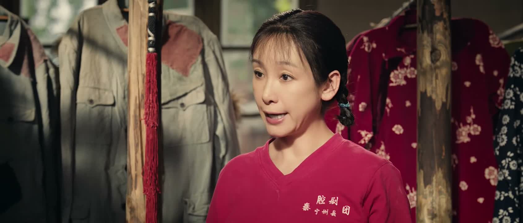 还要看她坐在台下