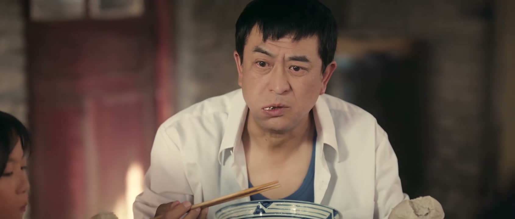 弄啥呢 打赌呢嘛 一盒子香烟