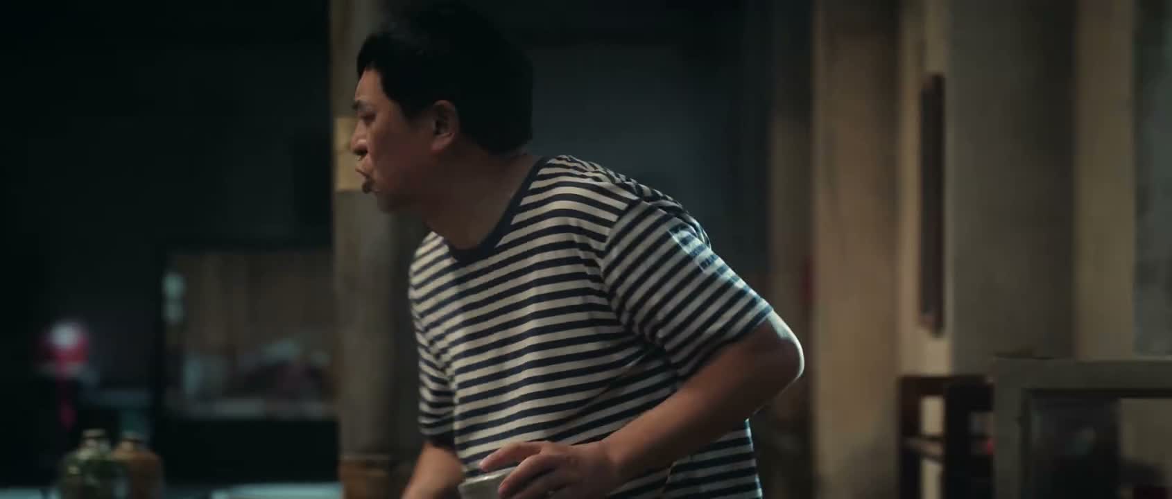 摔了一跤 腿摔伤了
