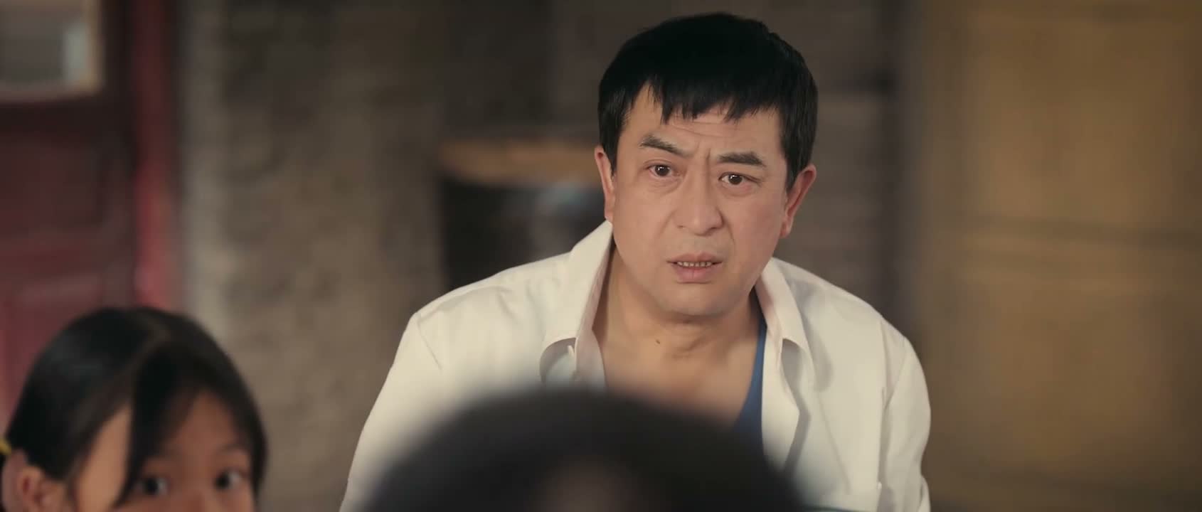 娃吃馍有啥好看 都有病