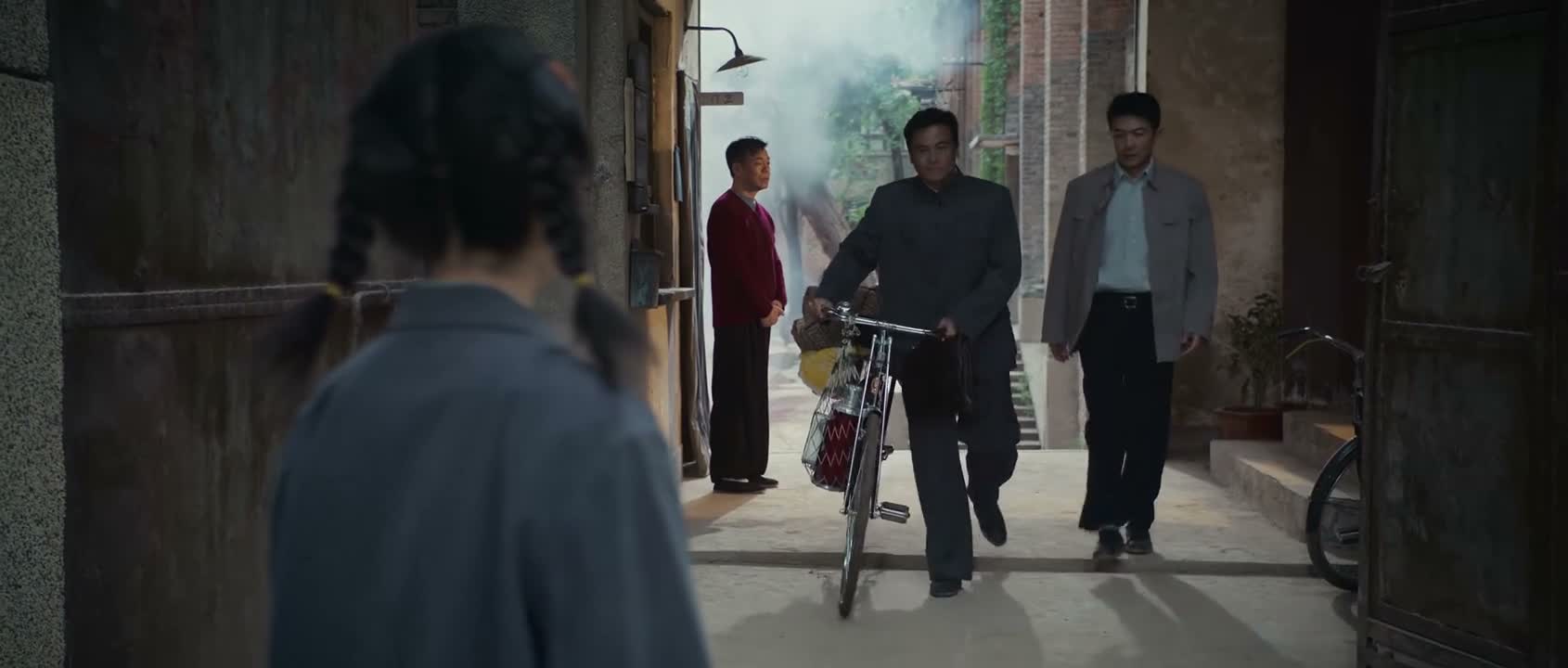 剧团的一个凳子腿 都没带走