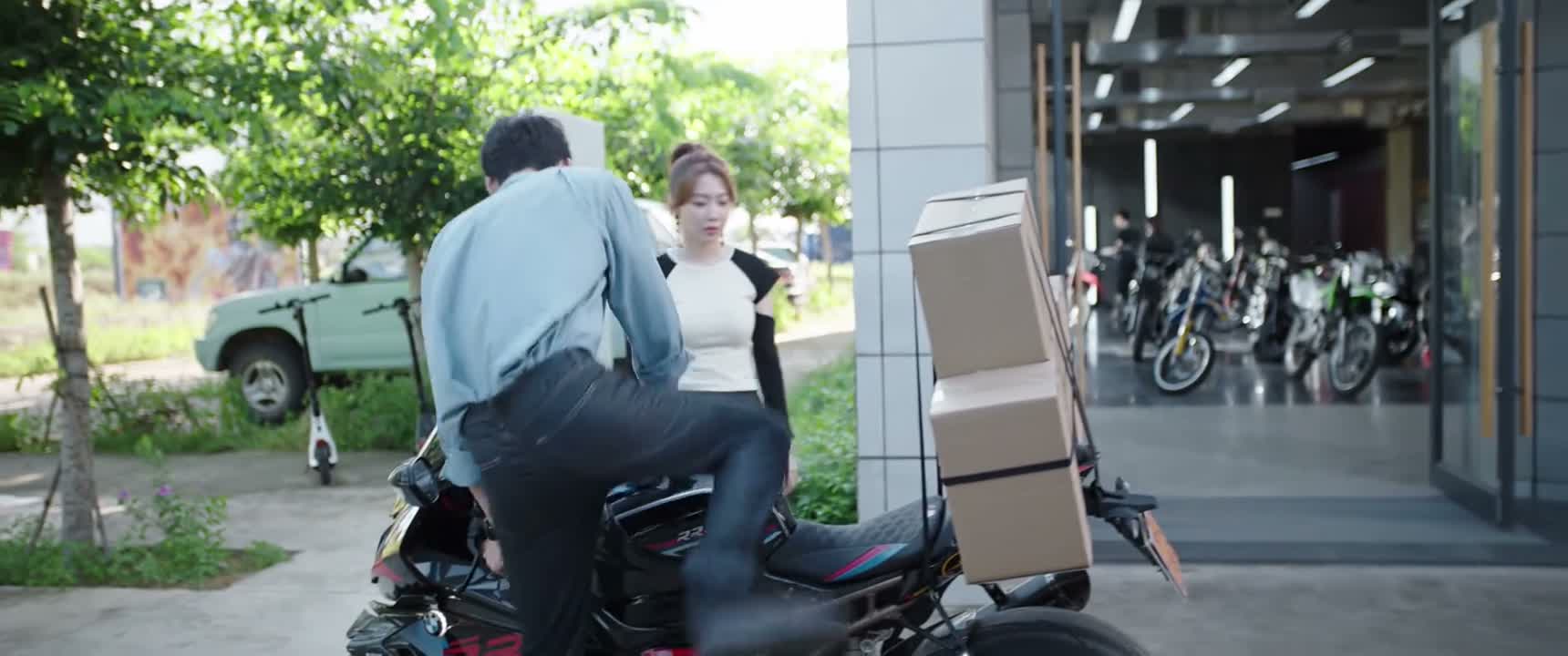 你工作啥 送快递呀
