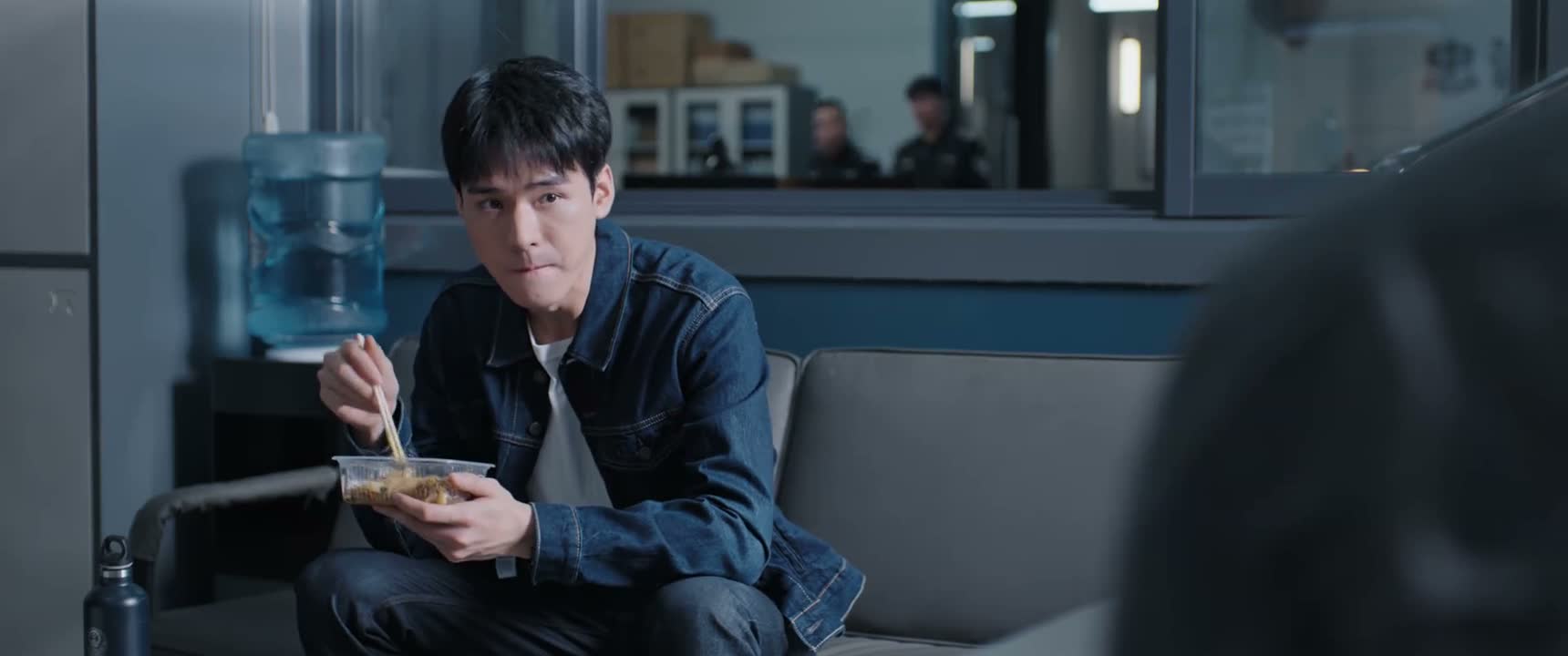 一点笑模样都没有