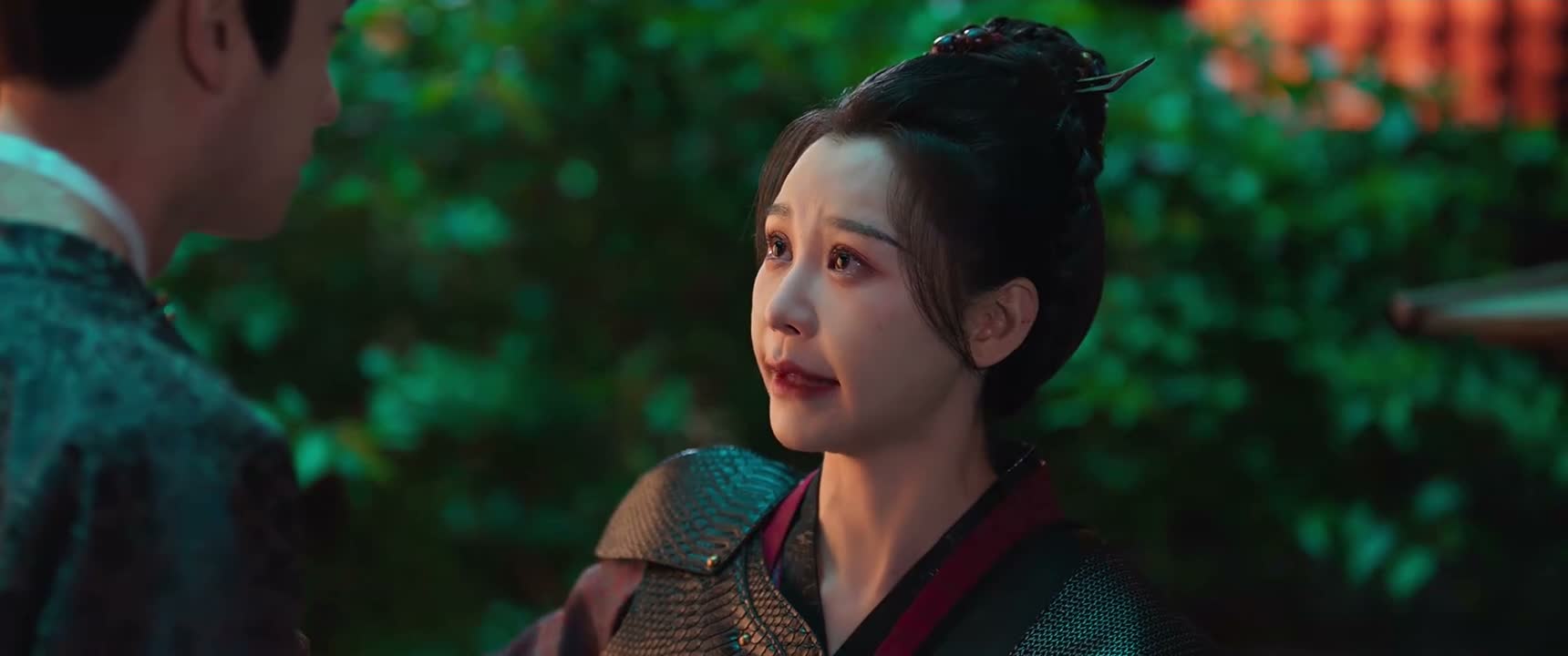 我连多看她一眼都不敢