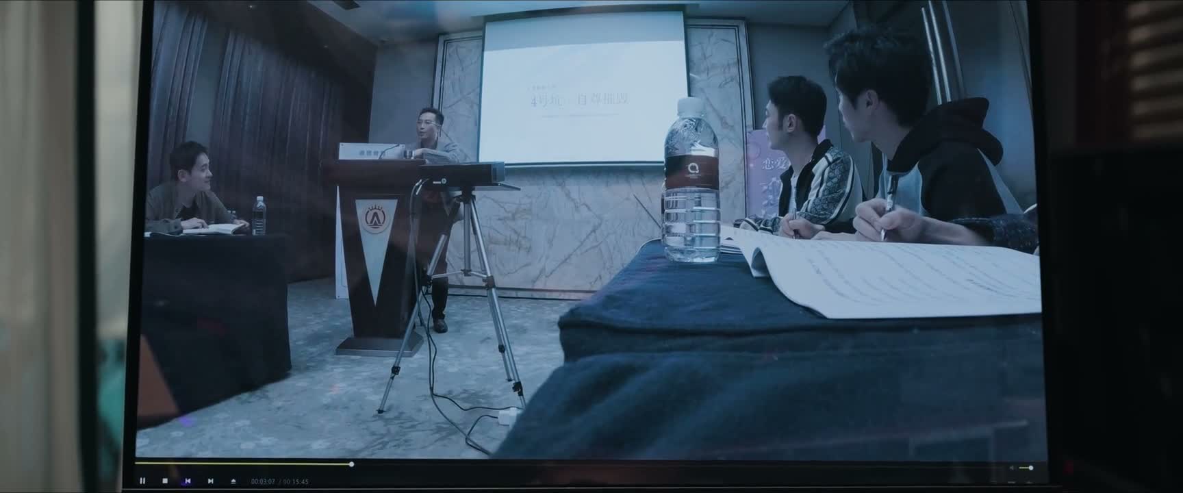 只有摧毁她们的自尊