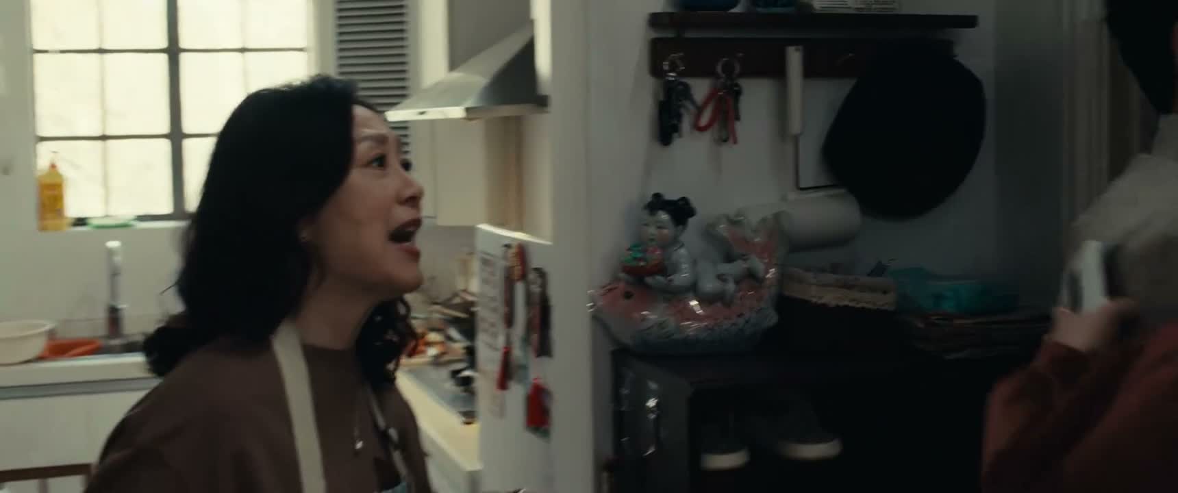一会儿跟人家好好聊 别跟人家臭脸啊