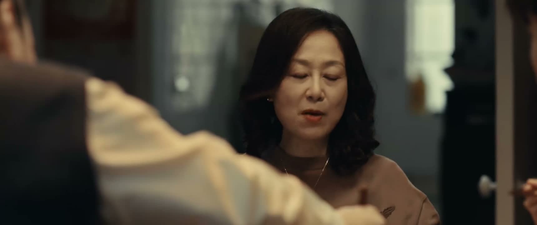 嘴巴又不肯饶人 你就让着她点