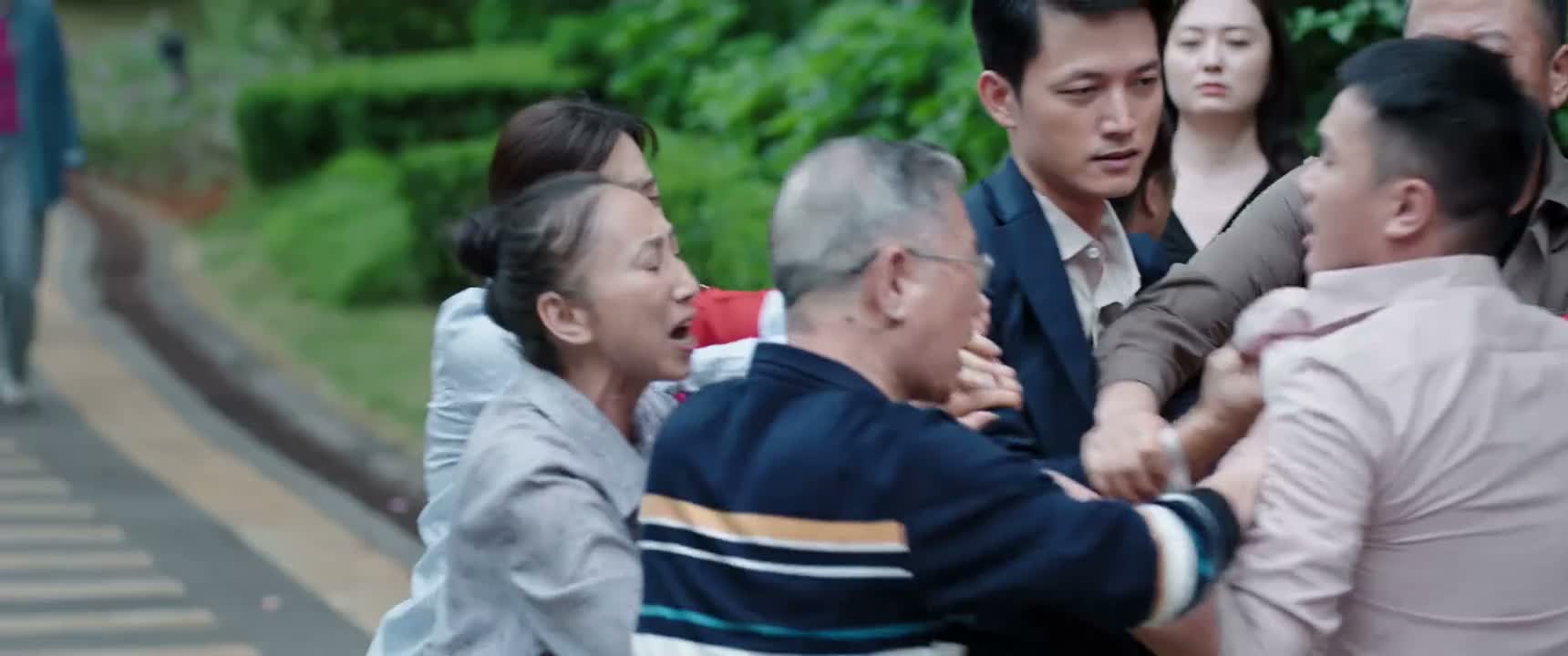 别吵了 别吵了 爸 你别管了