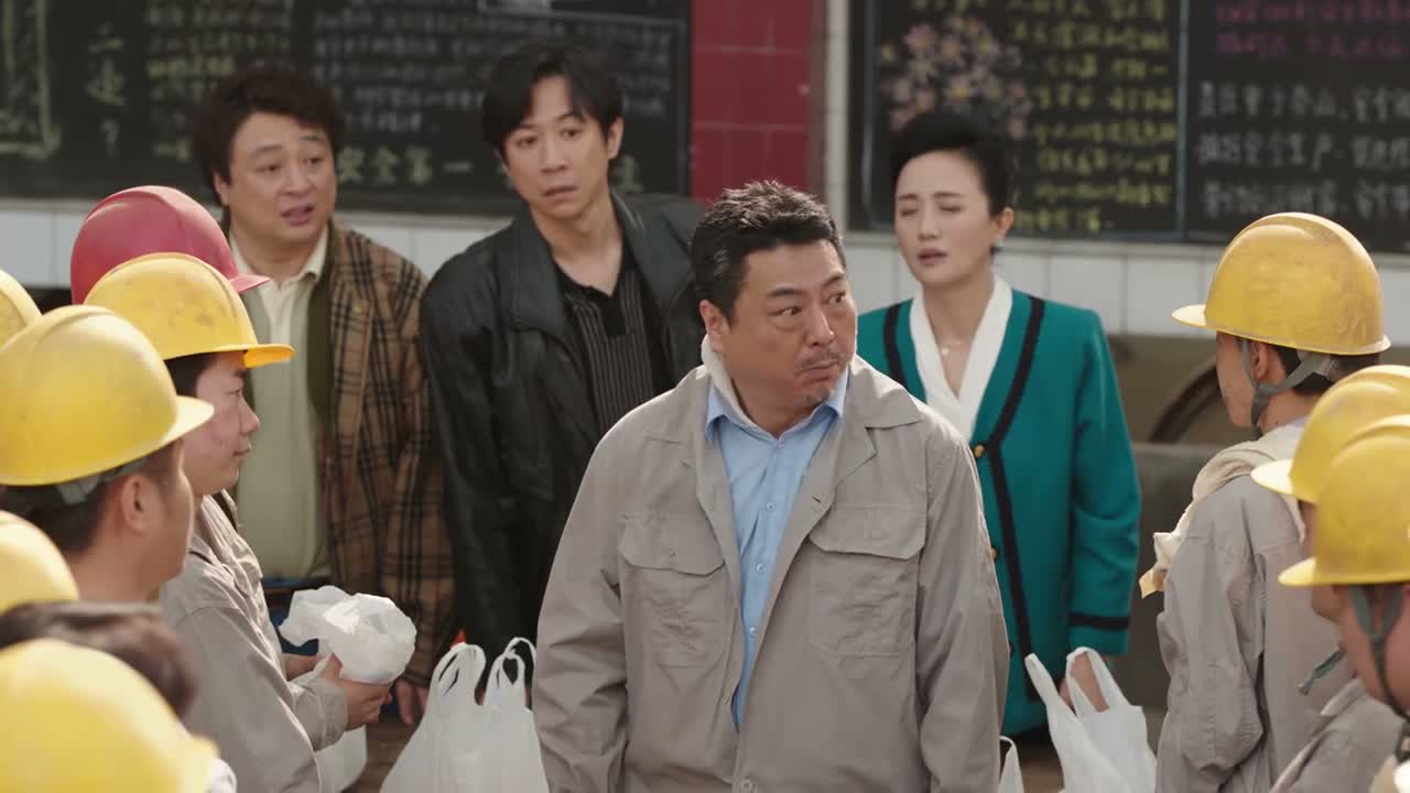 不许拿群众一针一线