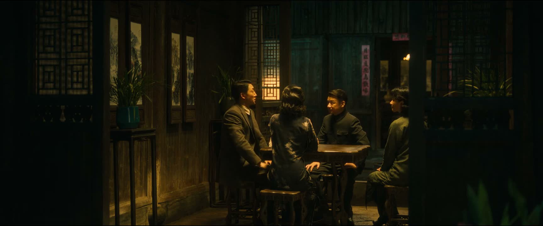 也不早了 你们早点休息 我们两个回去了