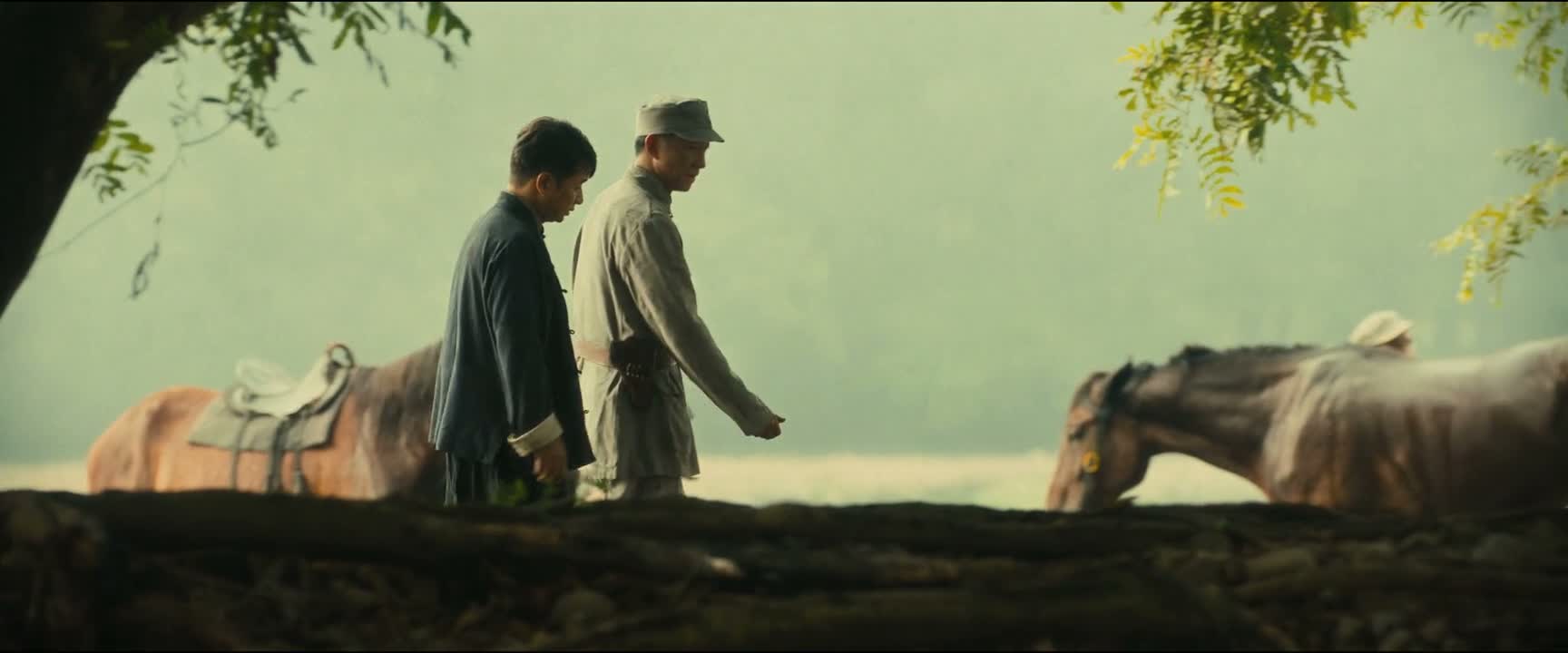 咱们两个是从 死人堆里爬出来的