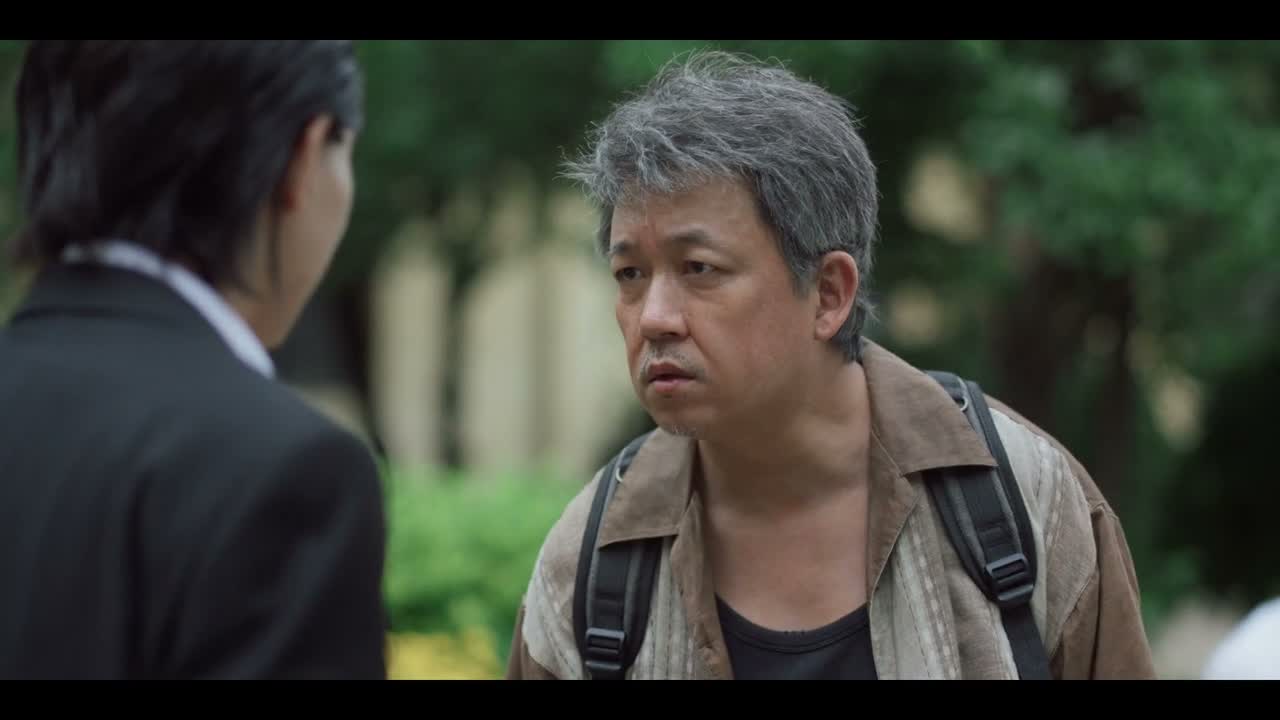人模狗样的 还当上安保经理了