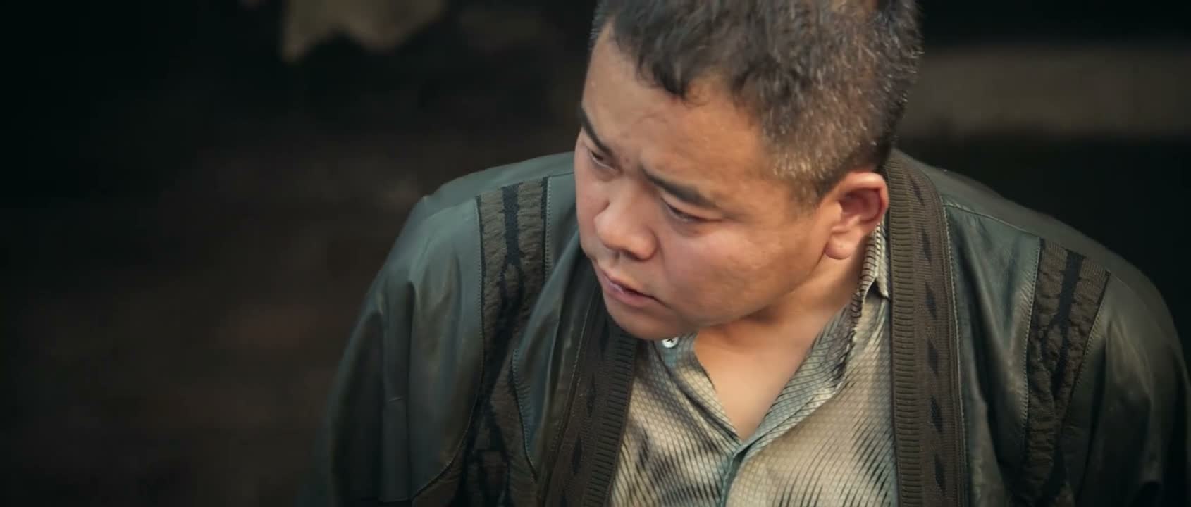 你咋了 落枕了嘛 咋