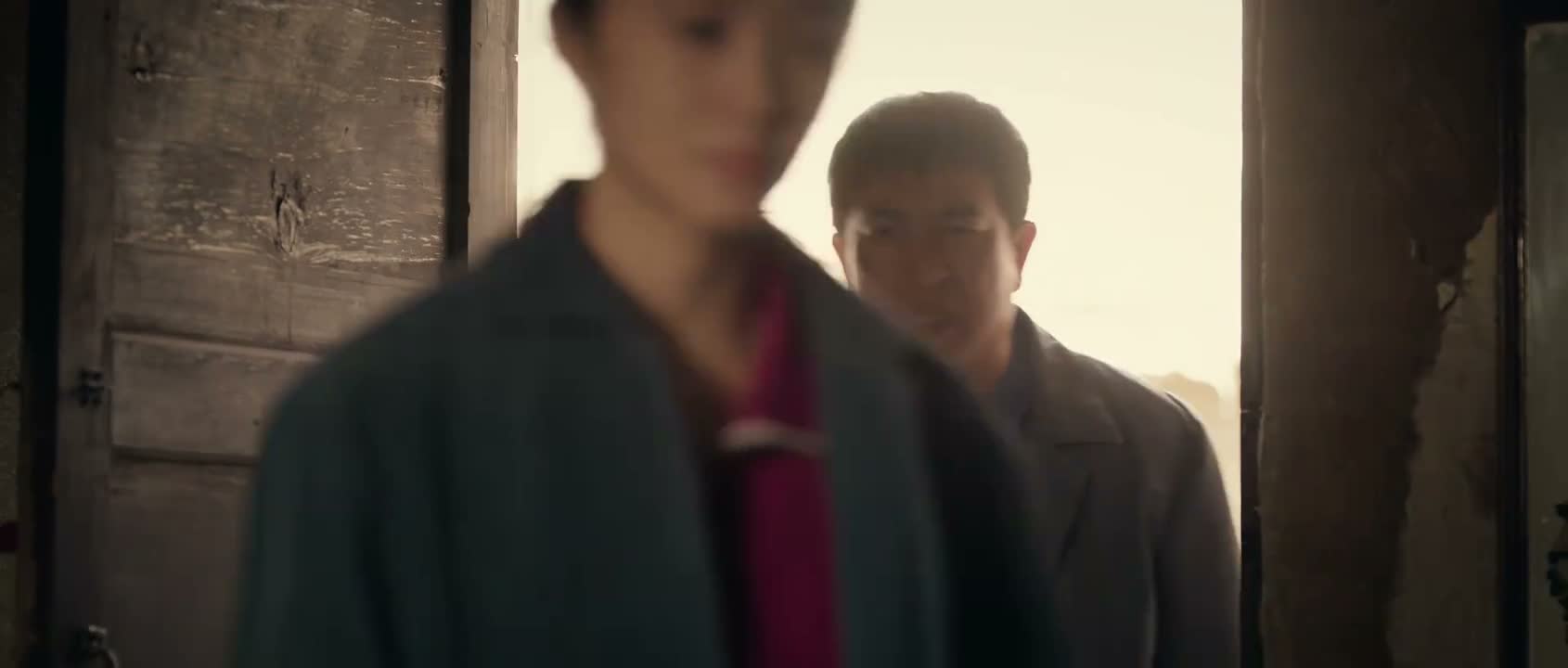 眼睛咋红了 哭了