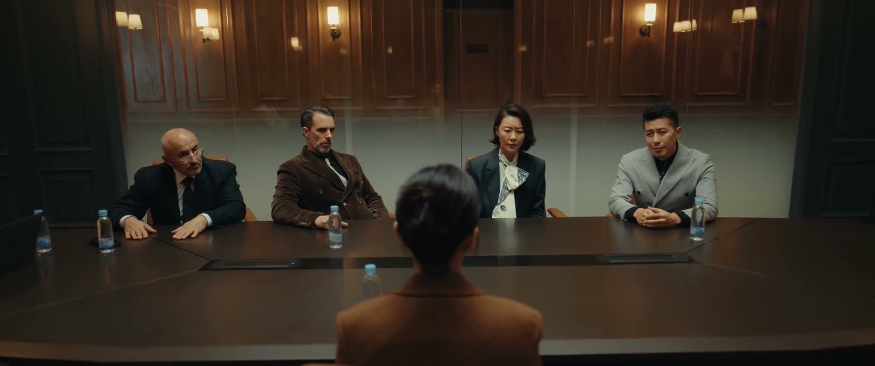 曾子漩怎么会出现在卡座上