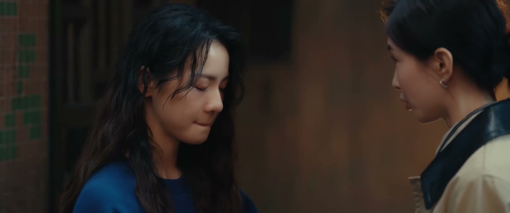 都会旧事重提 会说 你看 那个姑娘