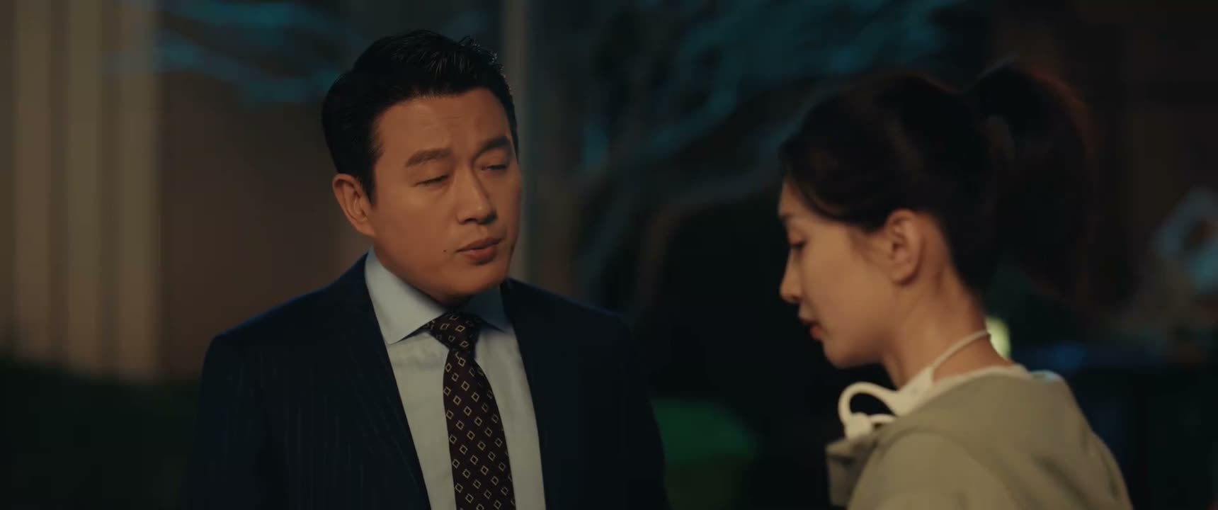 会不会是他给齐又蓝出的主意 让你去背锅的呢