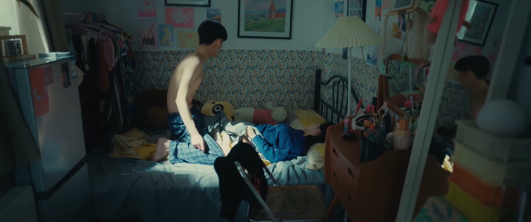 你陪老板喝酒就可以 对老板投怀送抱就可以