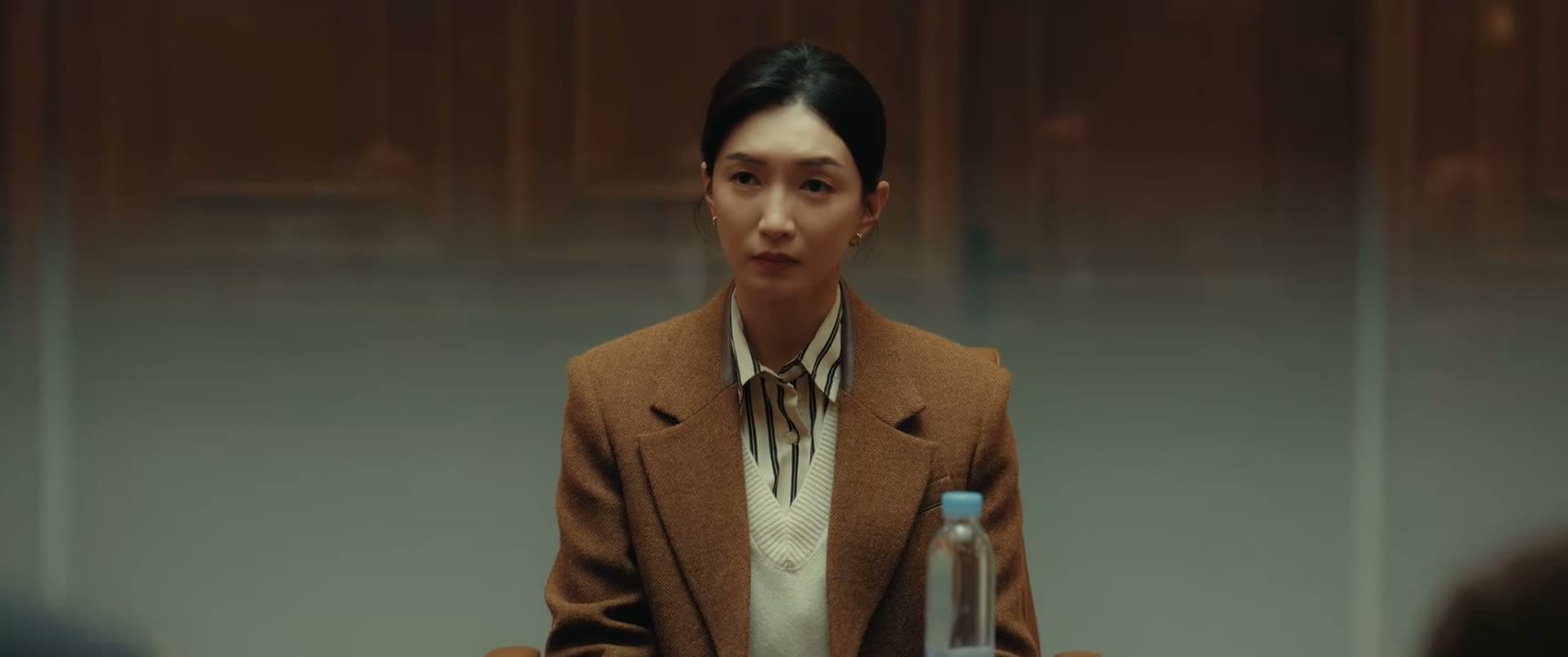 她不是应该有自己的工作岗位吗