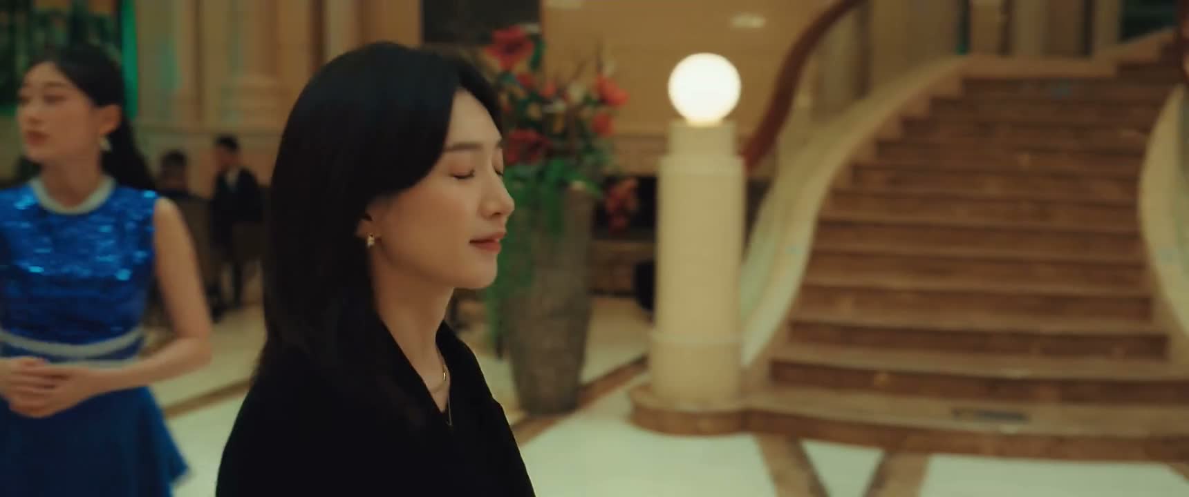 她能不知道许总在哪个包厢啊