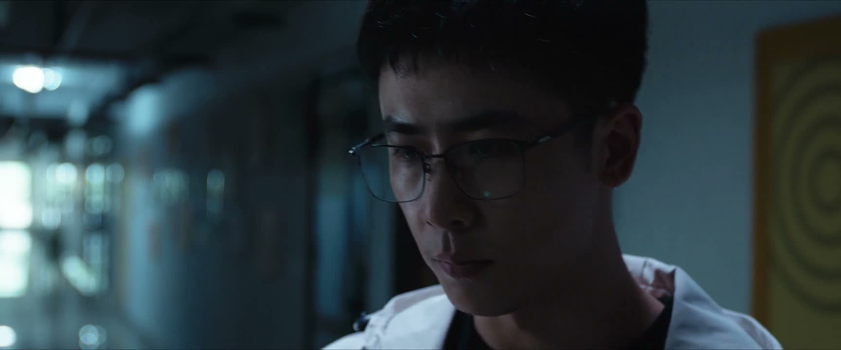 目前看不太出来 但是还算比较冷静