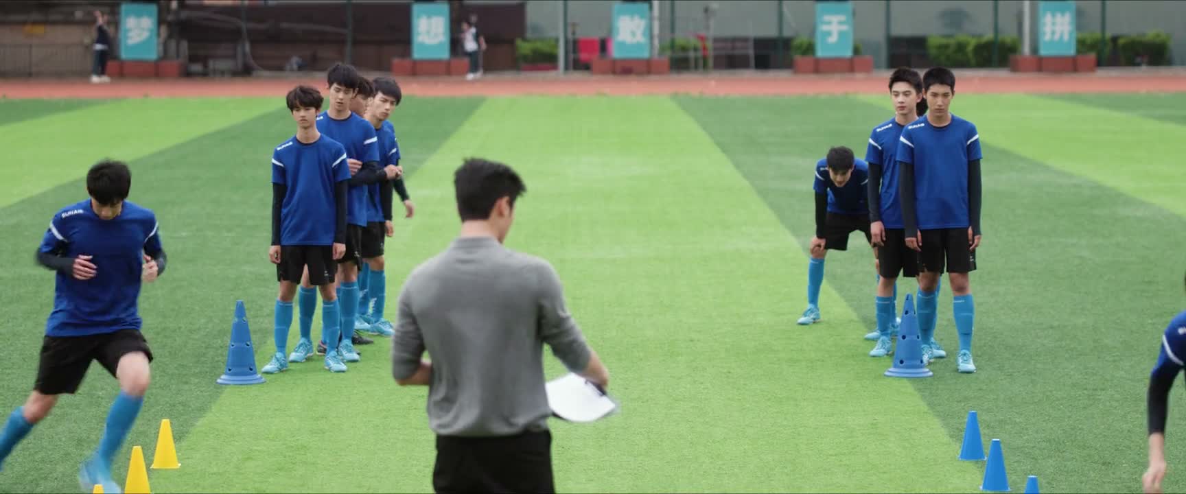 你们听说了吗 咱们年级组好像来了个新老师
