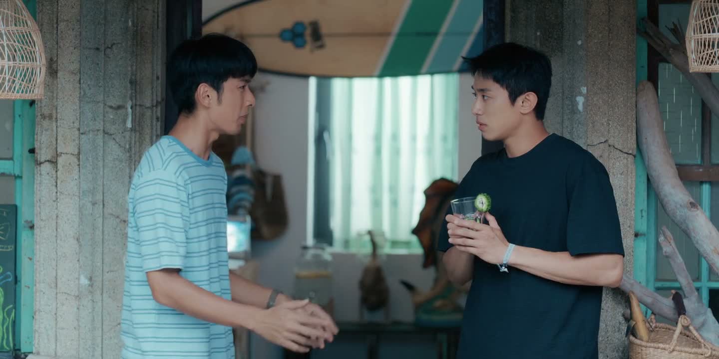 到处乱跑的女生吗