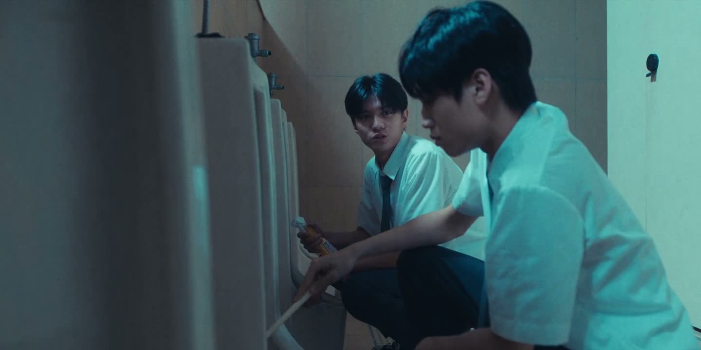 然后他就掉下悬崖了