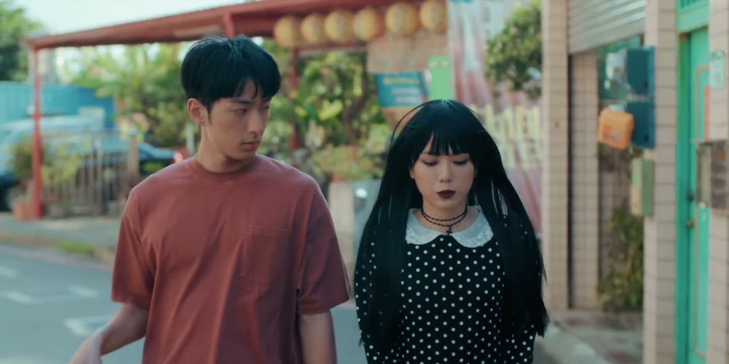 我不喜欢跟人交谈