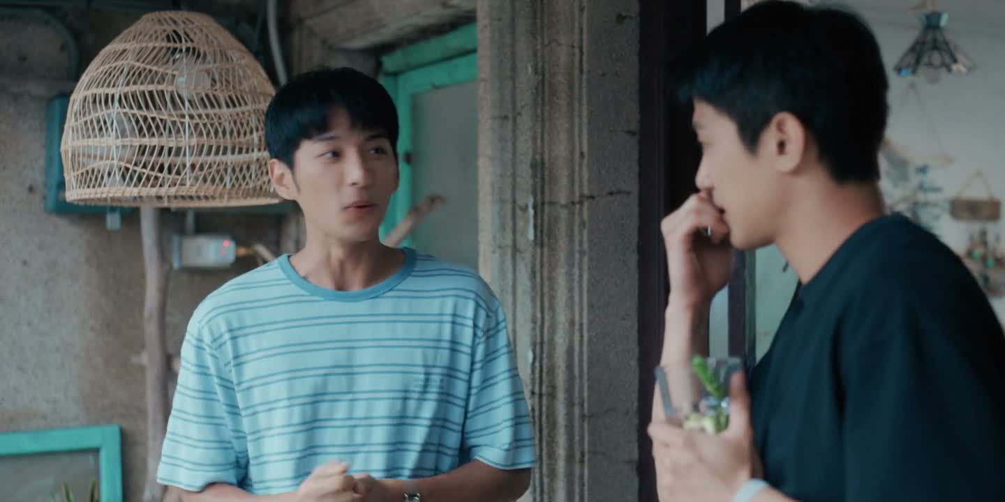 我们去厨房看一下有什么吃的