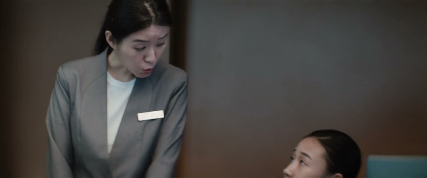 出国了吧