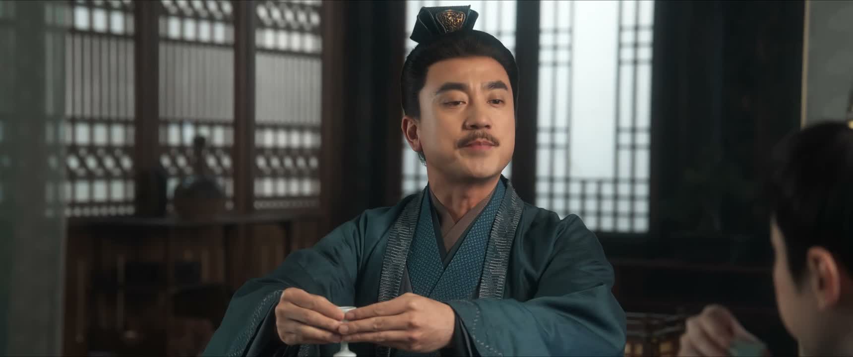 别喝闷酒啊 来来 一起 来来