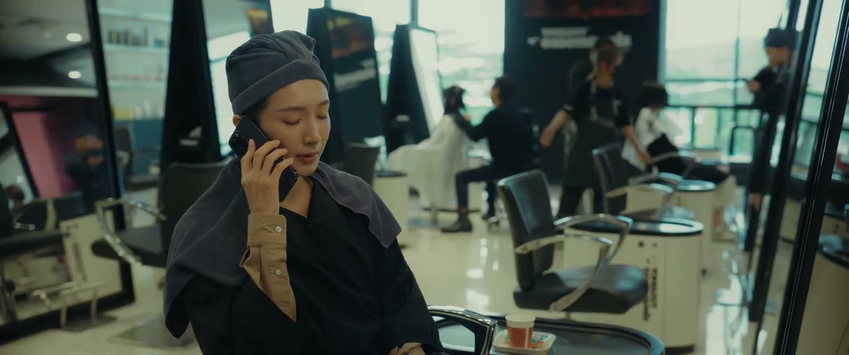 拜拜 您在这边先坐一下 稍等一下 好 谢谢